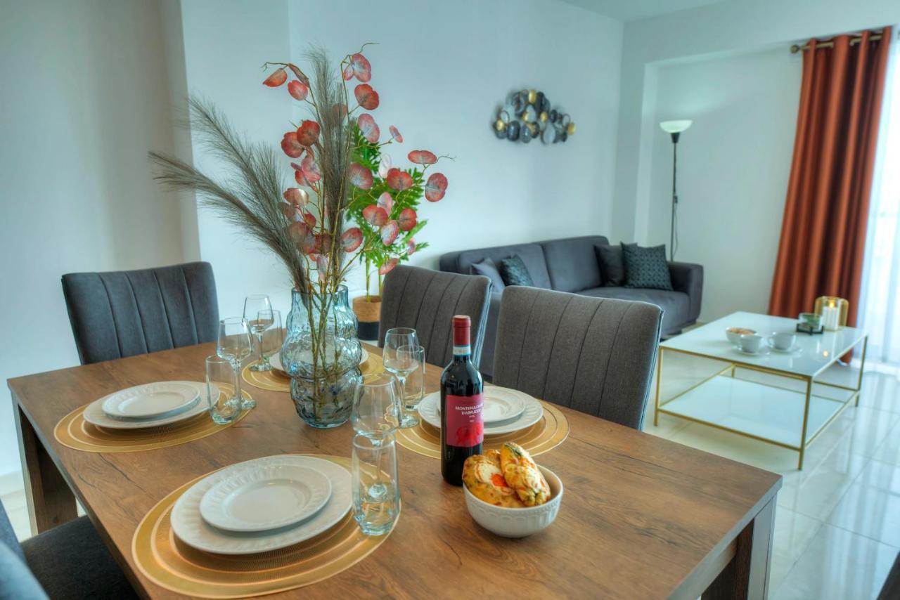 Seafront Beautifully Furnished 2 Bedrooms Gogzr-3 Gzira Exterior foto