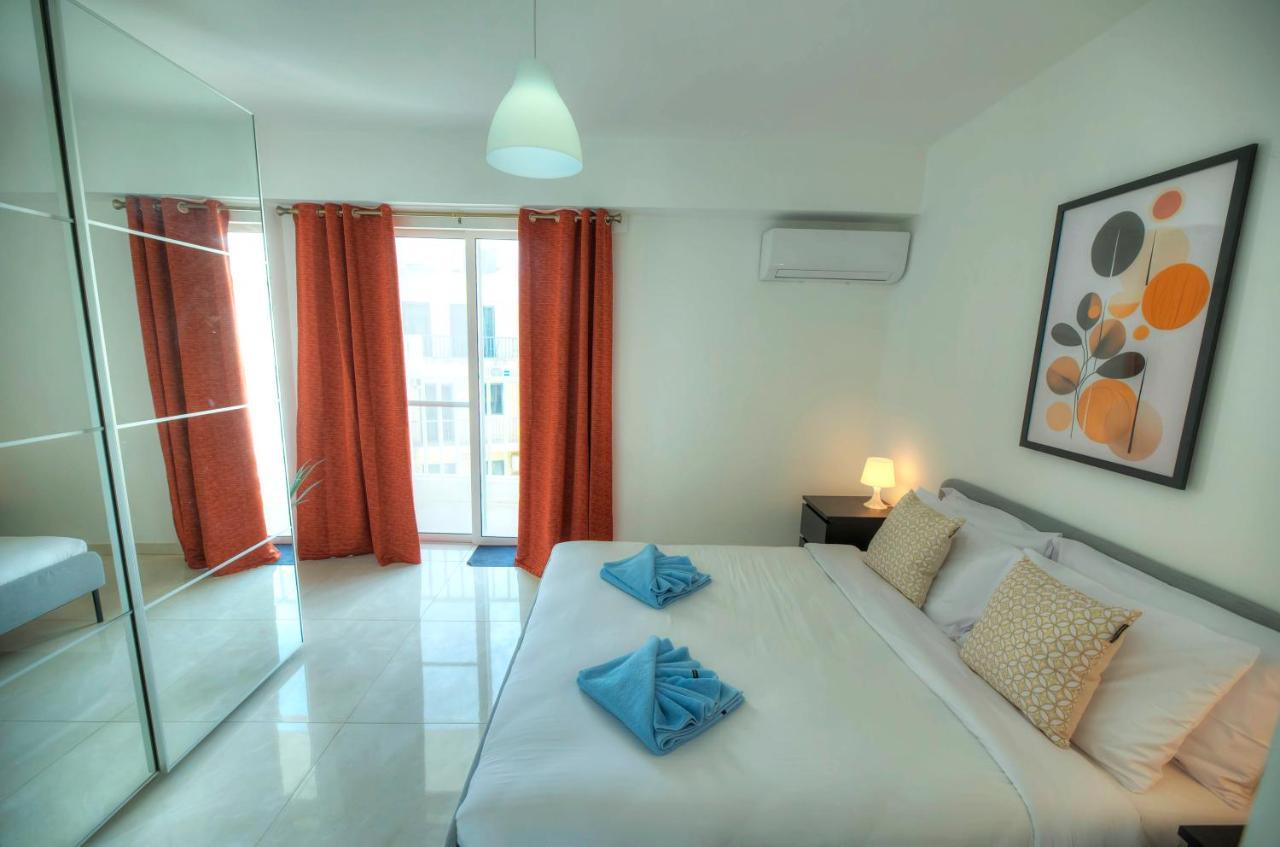 Seafront Beautifully Furnished 2 Bedrooms Gogzr-3 Gzira Exterior foto