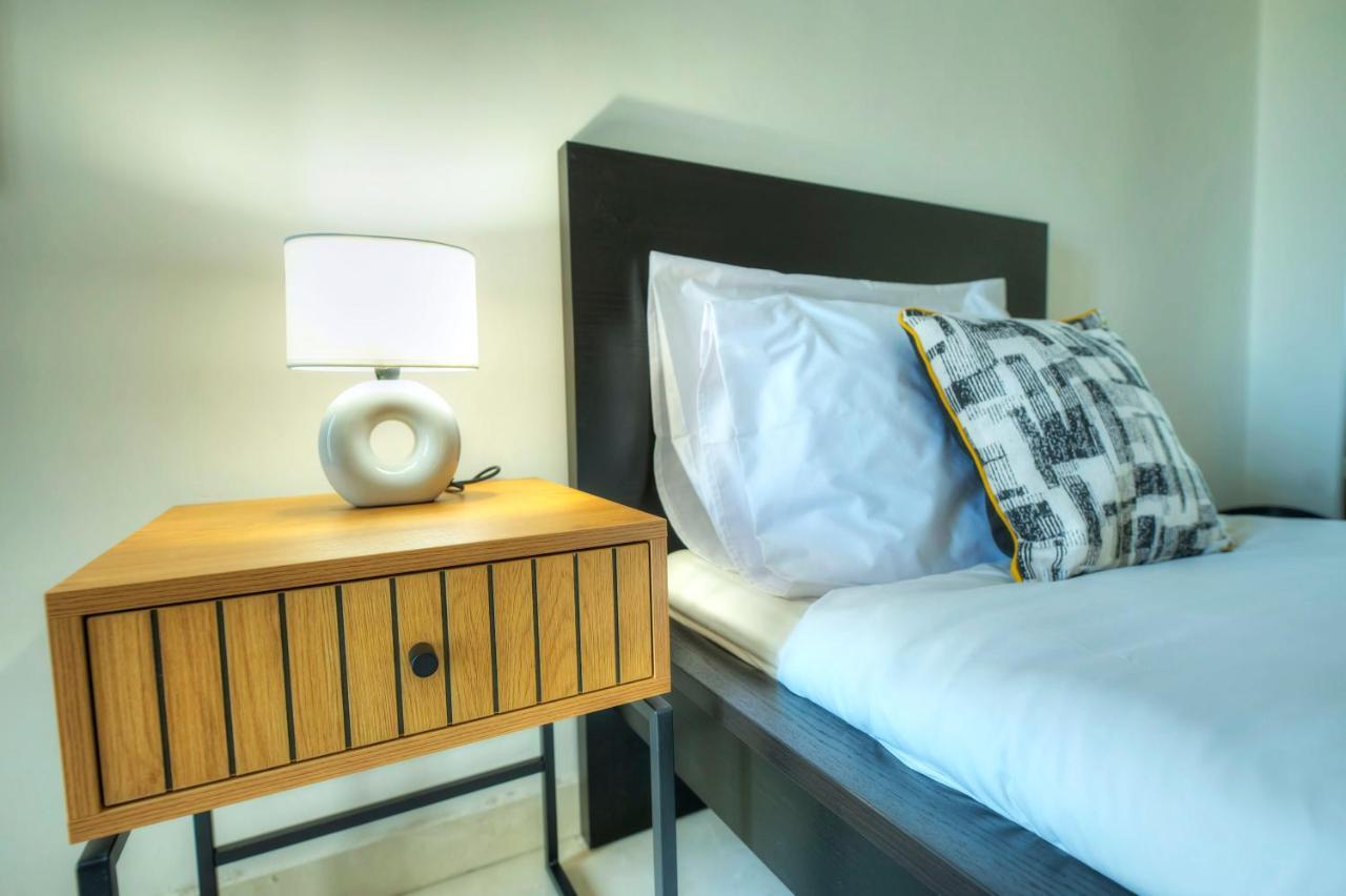 Seafront Beautifully Furnished 2 Bedrooms Gogzr-3 Gzira Exterior foto