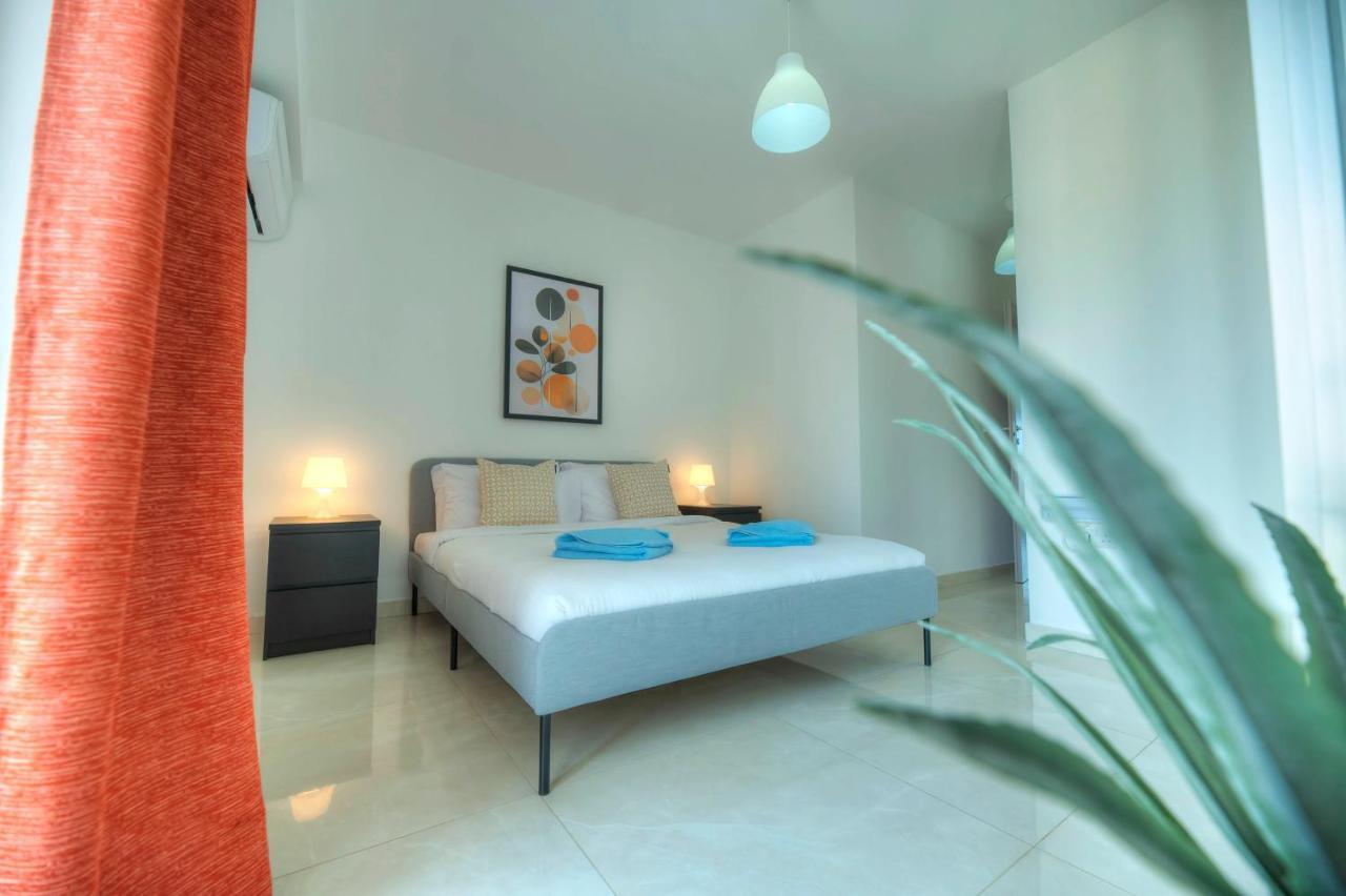 Seafront Beautifully Furnished 2 Bedrooms Gogzr-3 Gzira Exterior foto