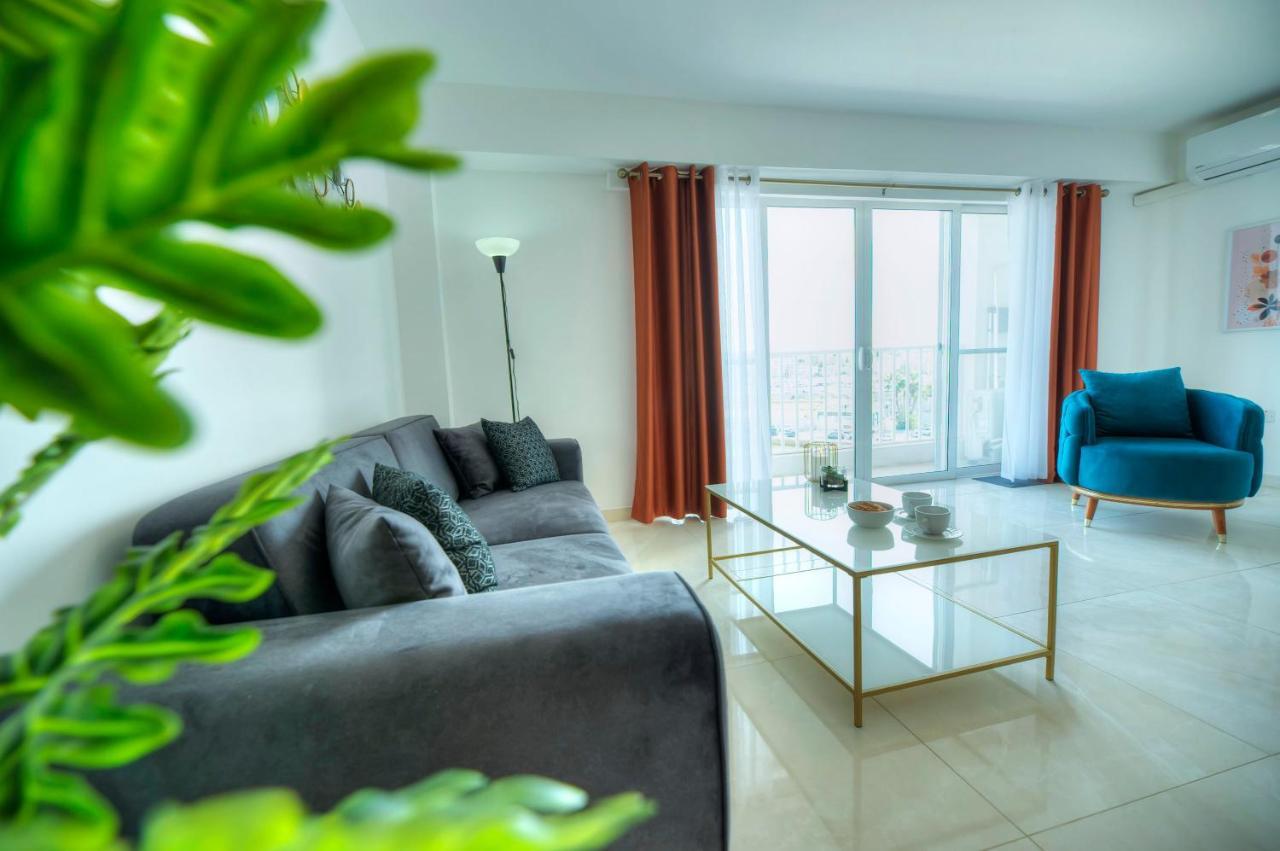 Seafront Beautifully Furnished 2 Bedrooms Gogzr-3 Gzira Exterior foto