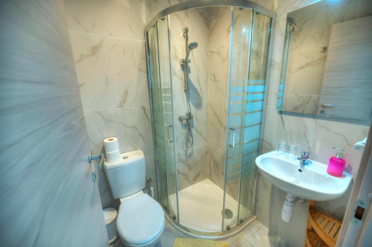 Seafront Beautifully Furnished 2 Bedrooms Gogzr-3 Gzira Exterior foto