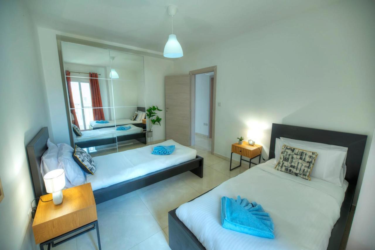 Seafront Beautifully Furnished 2 Bedrooms Gogzr-3 Gzira Exterior foto